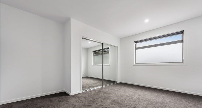 Photo - 2/3 Courtyard Way, Roxburgh Park VIC 3064 - Image 5