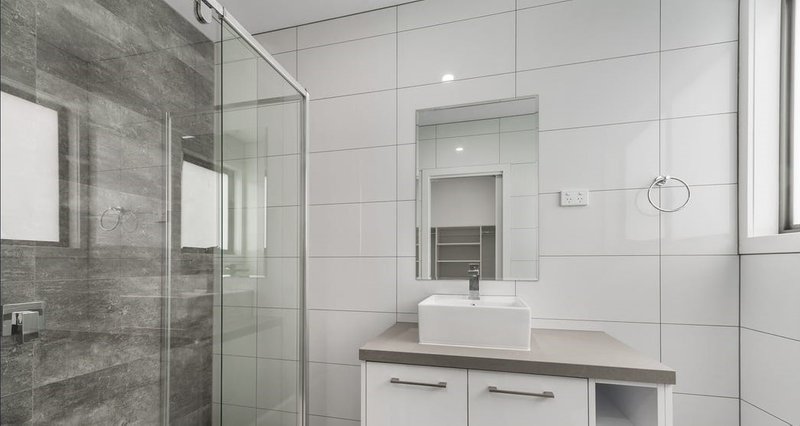 Photo - 2/3 Courtyard Way, Roxburgh Park VIC 3064 - Image 6