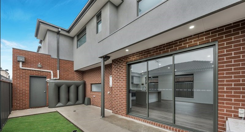 Photo - 2/3 Courtyard Way, Roxburgh Park VIC 3064 - Image 10