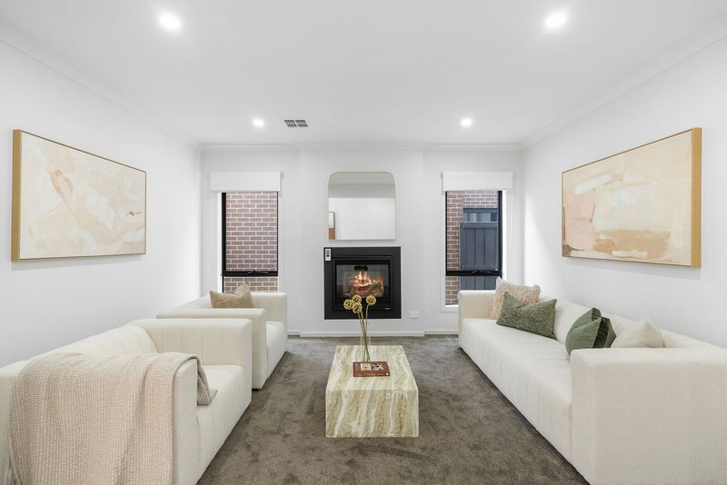Photo - 23 Crabtree Crescent, Berwick VIC 3806 - Image 3