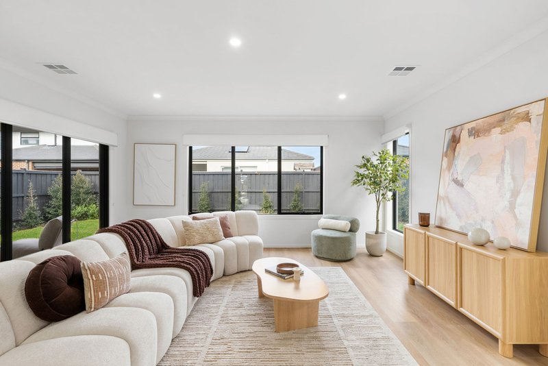 Photo - 23 Crabtree Crescent, Berwick VIC 3806 - Image 5