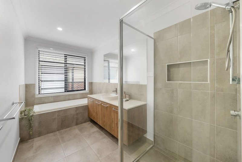 Photo - 23 Crabtree Crescent, Berwick VIC 3806 - Image 16