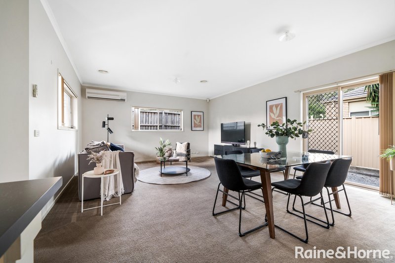 Photo - 23 Cranwell Square, Caroline Springs VIC 3023 - Image 2