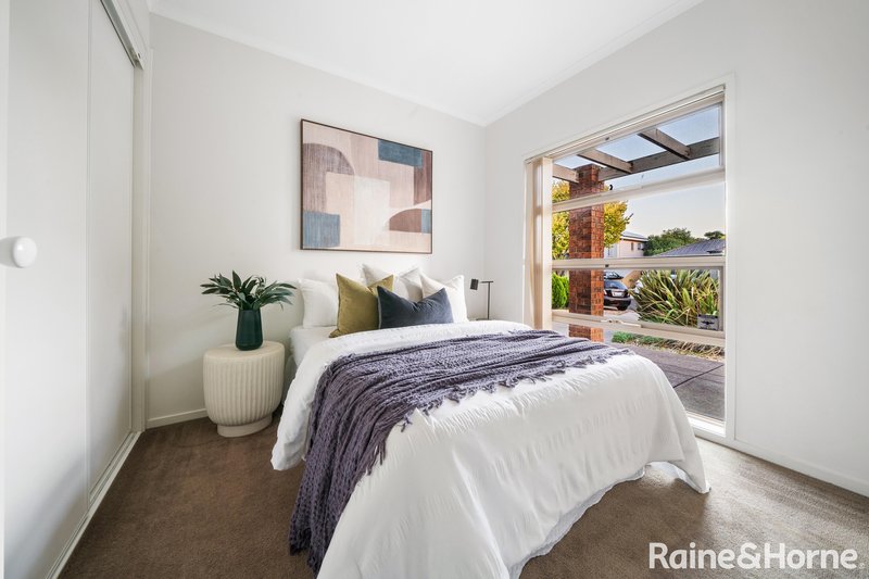 Photo - 23 Cranwell Square, Caroline Springs VIC 3023 - Image 7