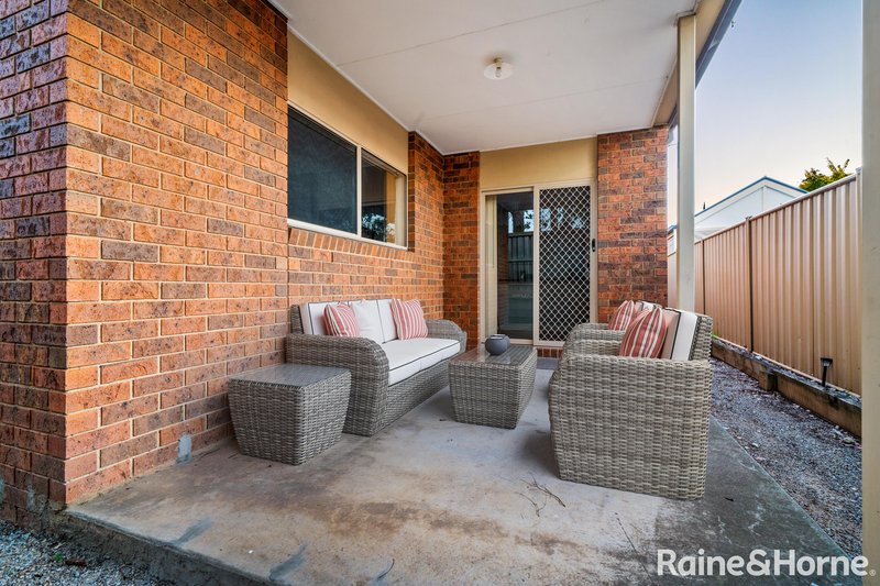 Photo - 23 Cranwell Square, Caroline Springs VIC 3023 - Image 12