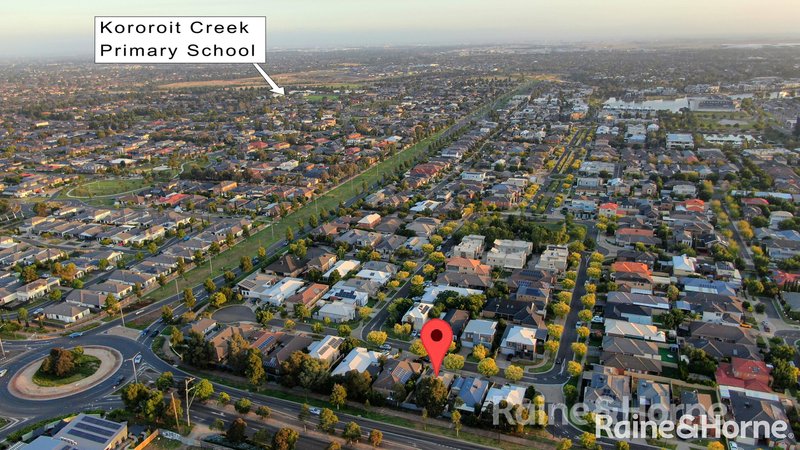 Photo - 23 Cranwell Square, Caroline Springs VIC 3023 - Image 16