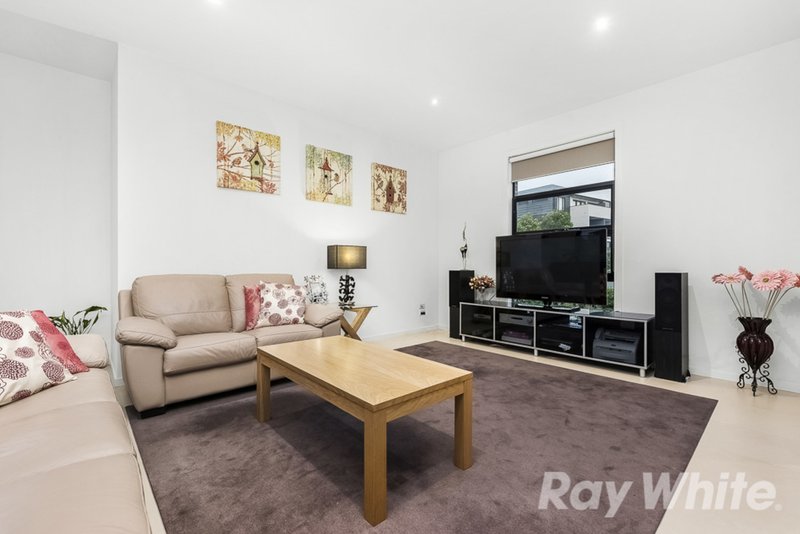 Photo - 23 Crimson Grove, Clayton South VIC 3169 - Image 4