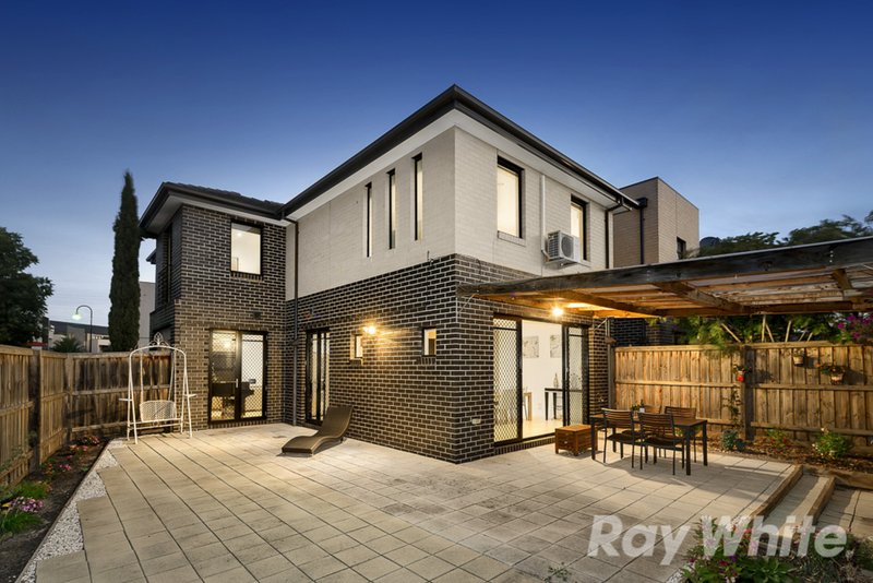 Photo - 23 Crimson Grove, Clayton South VIC 3169 - Image 10