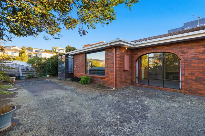Photo - 2/3 Cromwell Crescent, Devonport TAS 7310 - Image 1