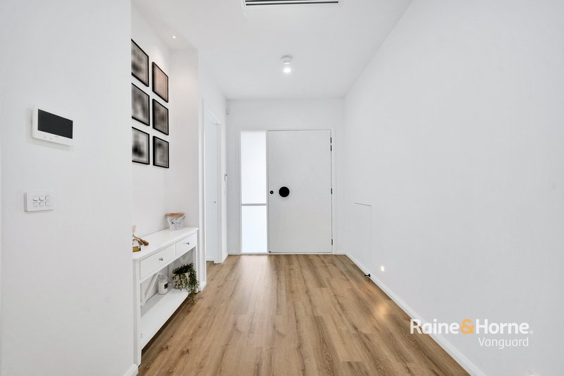 Photo - 23 Cygnet Way, Mickleham VIC 3064 - Image 5