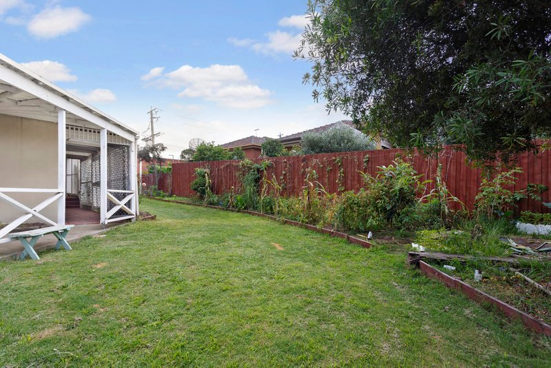 Photo - 23 Dakota Drive, Thomastown VIC 3074 - Image 7