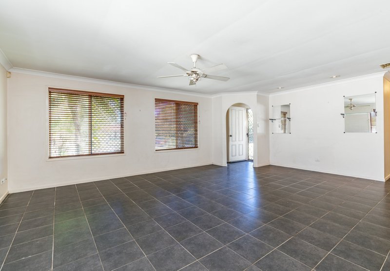 Photo - 23 Dampier Court, Boronia Heights QLD 4124 - Image 2