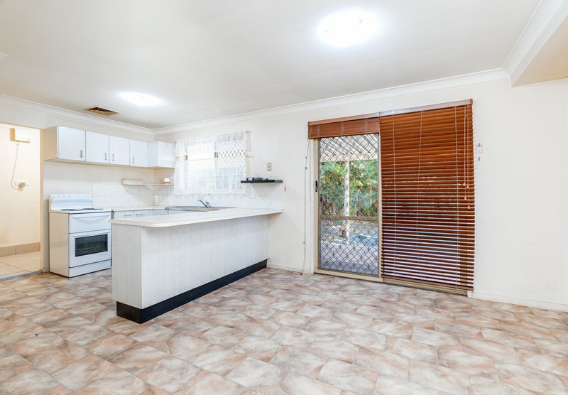 Photo - 23 Dampier Court, Boronia Heights QLD 4124 - Image 5