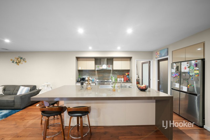 Photo - 23 Denman Drive, Point Cook VIC 3030 - Image 6