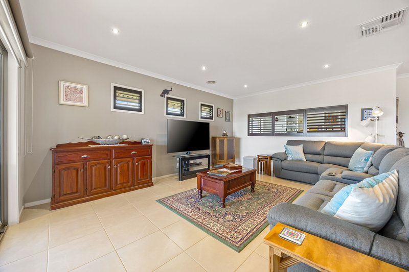 Photo - 23 Diamond Drive, Cardigan Village VIC 3352 - Image 8