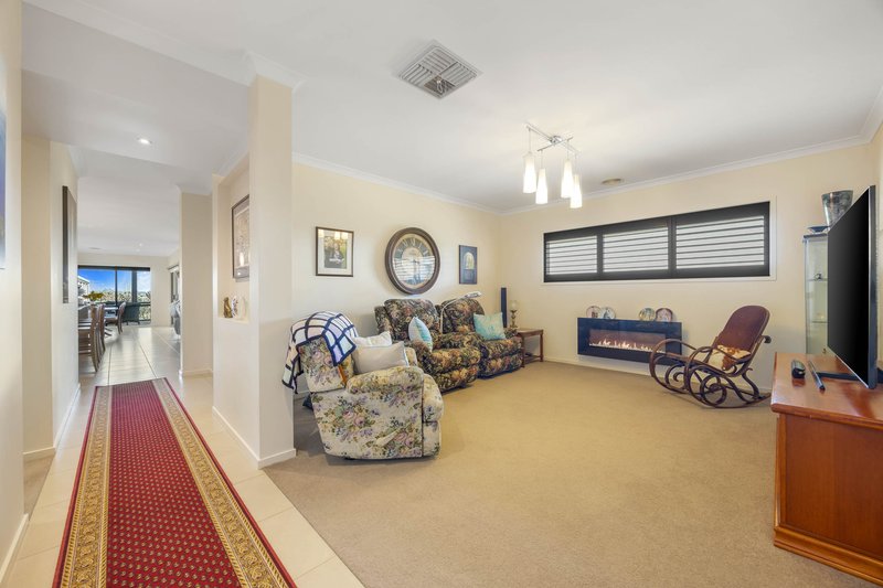 Photo - 23 Diamond Drive, Cardigan Village VIC 3352 - Image 9