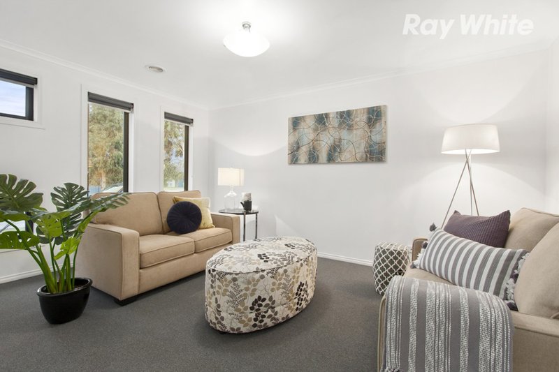 Photo - 23 Dianella Close, Pakenham VIC 3810 - Image 2