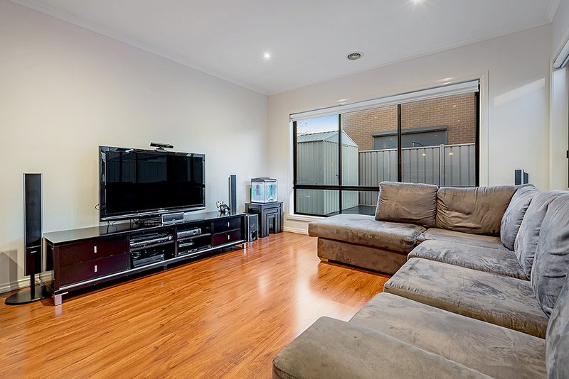 Photo - 23 Discovery Close, Craigieburn VIC 3064 - Image 7