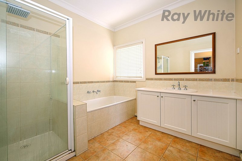 Photo - 23 Dolphin Crescent, Point Cook VIC 3030 - Image 4