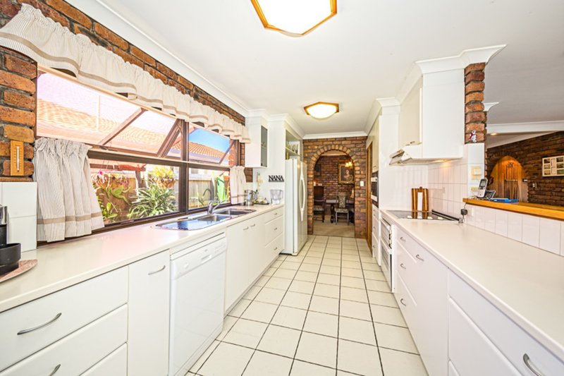 Photo - 23 Dolphin Drive, Bongaree QLD 4507 - Image 11