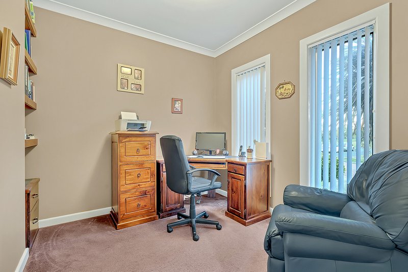 Photo - 23 Donvale Avenue, Roxburgh Park VIC 3064 - Image 3