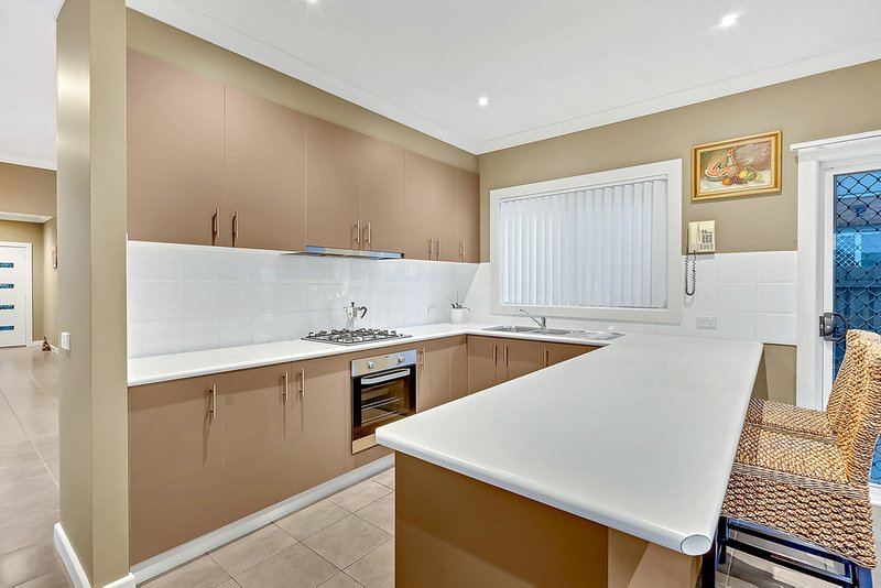 Photo - 23 Donvale Avenue, Roxburgh Park VIC 3064 - Image 5