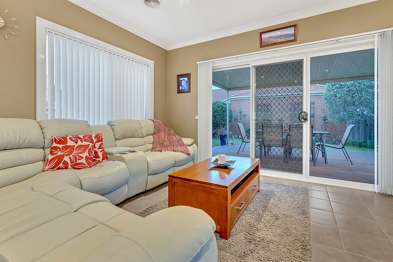 Photo - 23 Donvale Avenue, Roxburgh Park VIC 3064 - Image 7