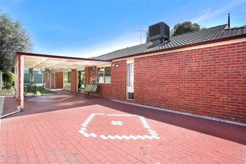 Photo - 23 Doreen Rogen Way, South Morang VIC 3752 - Image 11