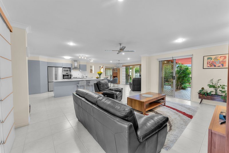 Photo - 23 Dotterel Crescent, North Lakes QLD 4509 - Image 4