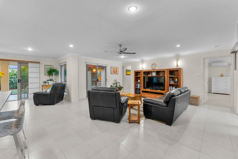 Photo - 23 Dotterel Crescent, North Lakes QLD 4509 - Image 6