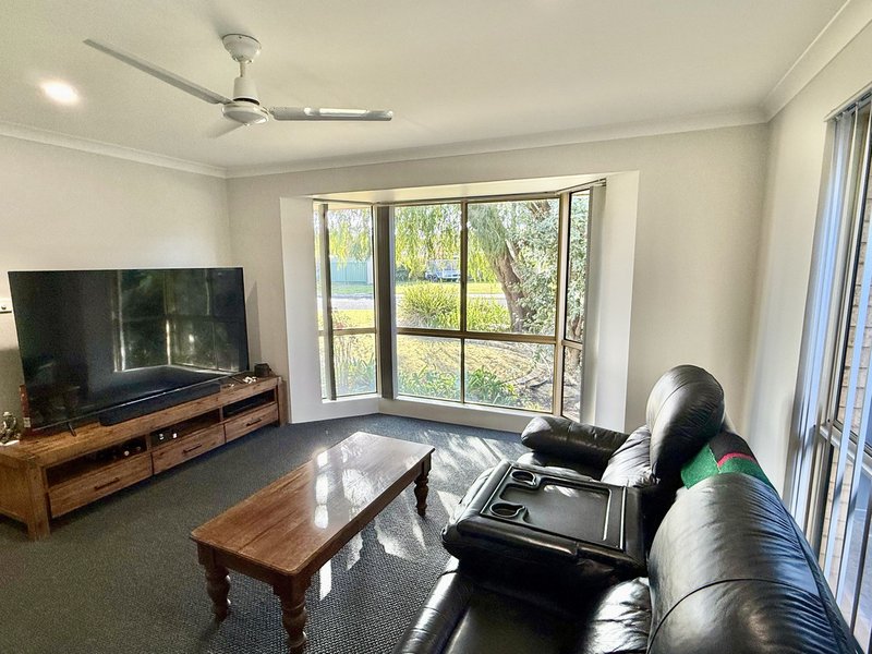 Photo - 23 Dotterell Crescent, Geographe WA 6280 - Image 4