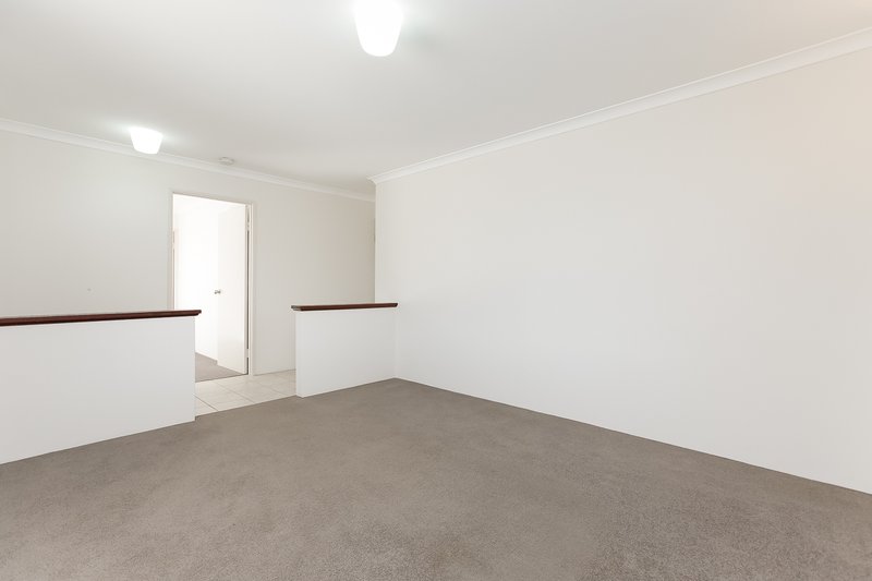 Photo - 23 Drammen Elbow , Merriwa WA 6030 - Image 4