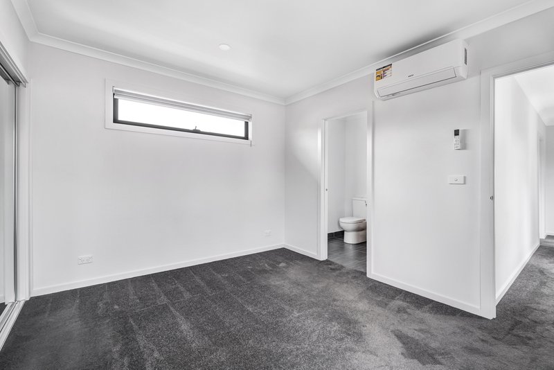 Photo - 2/3 Dumbarton Street, Reservoir VIC 3073 - Image 3