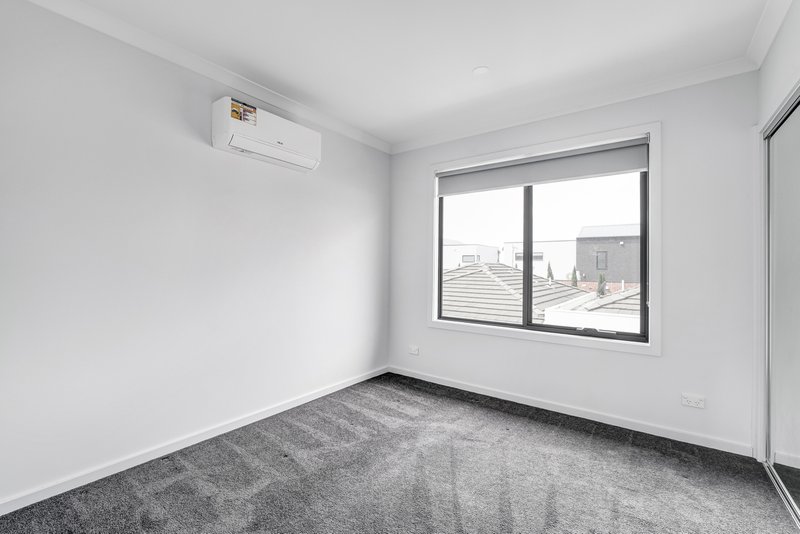 Photo - 2/3 Dumbarton Street, Reservoir VIC 3073 - Image 5