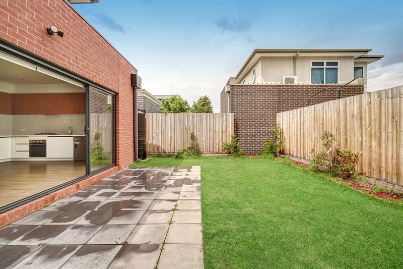 Photo - 2/3 Dumbarton Street, Reservoir VIC 3073 - Image 11