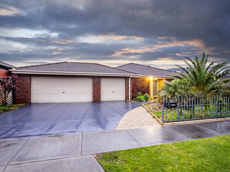 23 Dunferline Crescent, Cranbourne VIC 3977