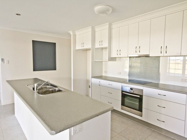 Photo - 23 Duporth Crescent, Dakabin QLD 4503 - Image 7