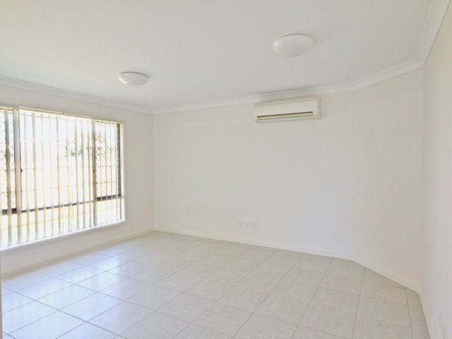 Photo - 23 Duporth Crescent, Dakabin QLD 4503 - Image 17