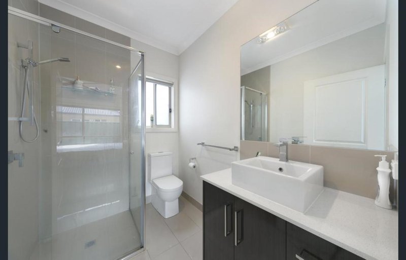 Photo - 23 Dusseldorp Avenue, Pakenham VIC 3810 - Image 7