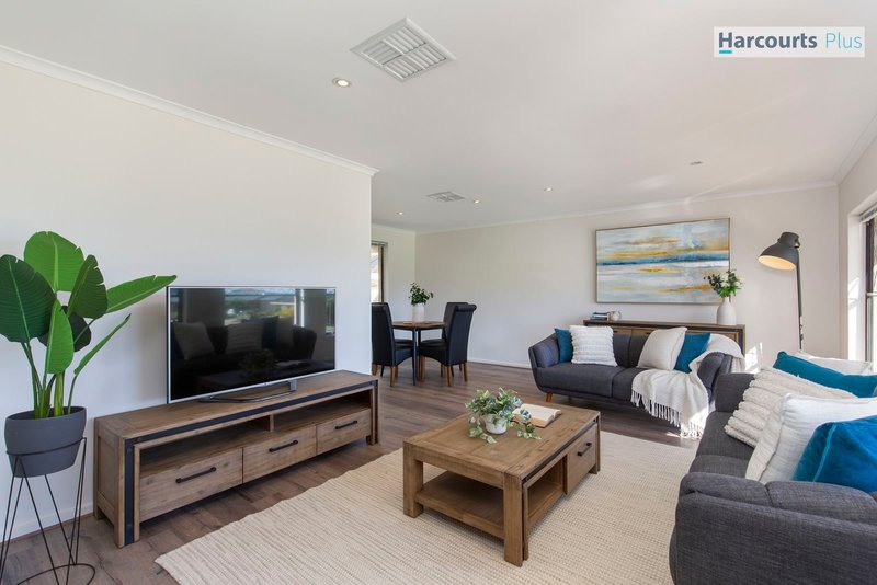 Photo - 23 Dutchman Drive, Hallett Cove SA 5158 - Image 6