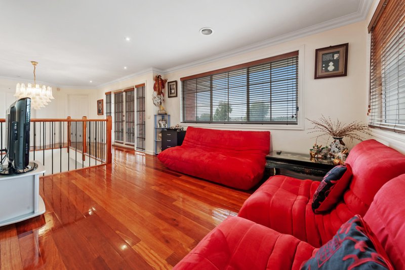 Photo - 23 Edgewater Circuit, Cairnlea VIC 3023 - Image 7