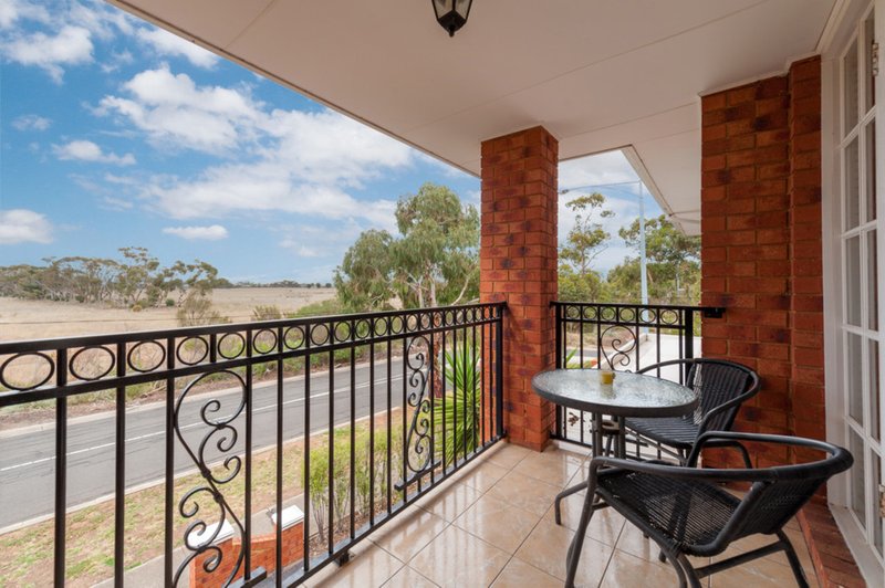 Photo - 23 Edgewater Circuit, Cairnlea VIC 3023 - Image 14