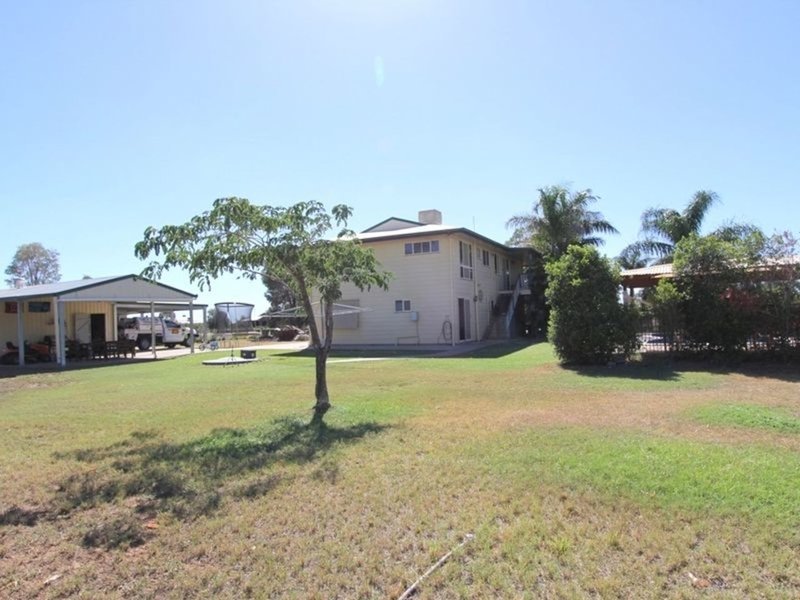 Photo - 23 Edgewood Drive, Emerald QLD 4720 - Image 2