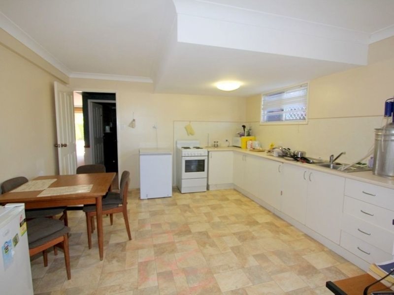 Photo - 23 Edgewood Drive, Emerald QLD 4720 - Image 19