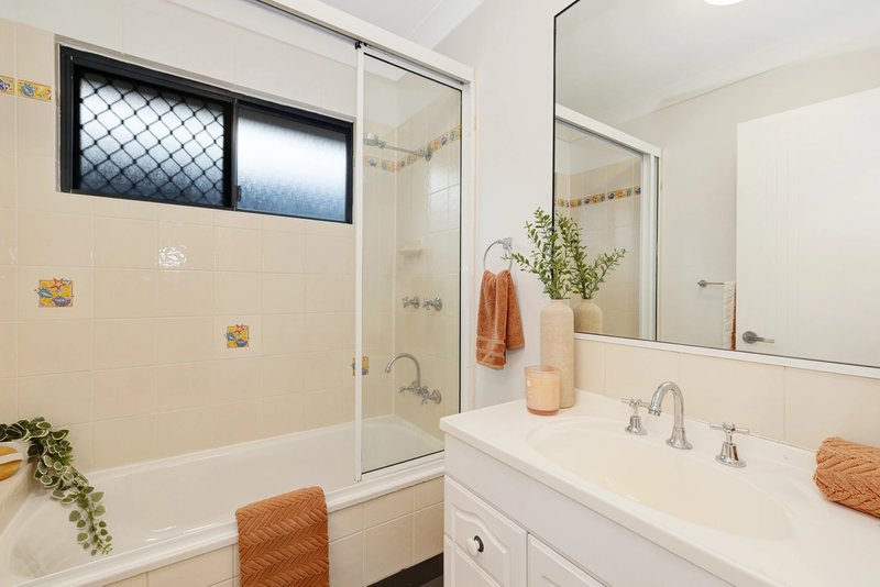 Photo - 23 Elton Drive, Kelso QLD 4815 - Image 6