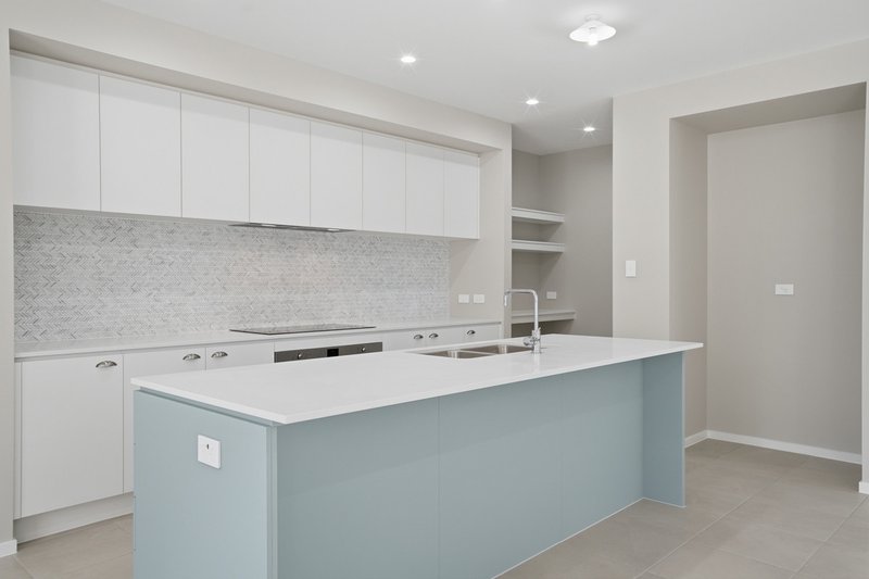 Photo - 23 Emerald Place, Bridgeman Downs QLD 4035 - Image 2