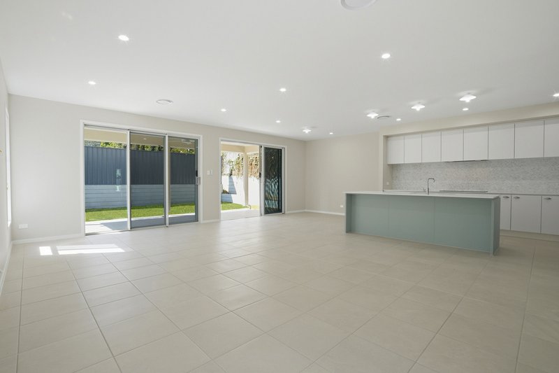 Photo - 23 Emerald Place, Bridgeman Downs QLD 4035 - Image 3