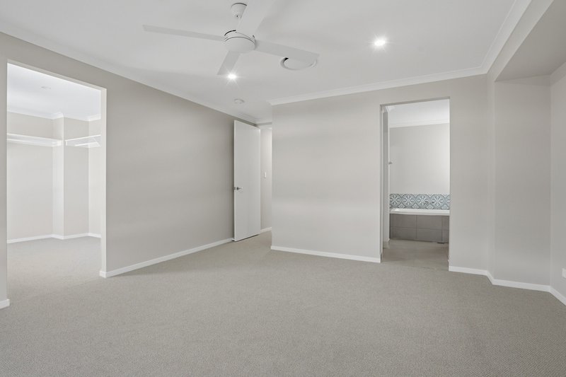 Photo - 23 Emerald Place, Bridgeman Downs QLD 4035 - Image 5