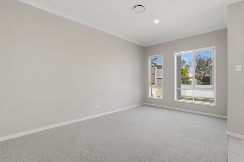 Photo - 23 Emerald Place, Bridgeman Downs QLD 4035 - Image 9