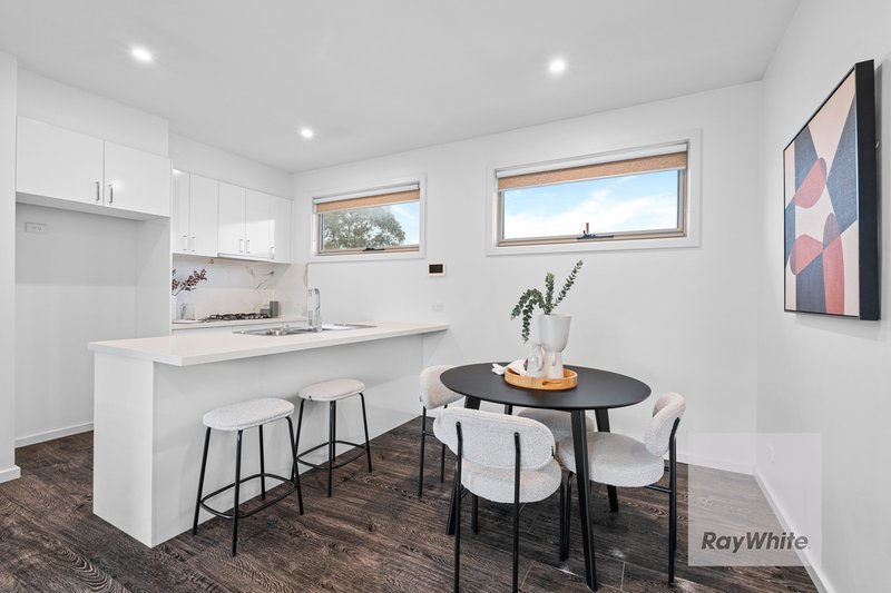 Photo - 23 Emu Parade, Jacana VIC 3047 - Image 3